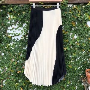 Black/White Accordion Maxi Skirt